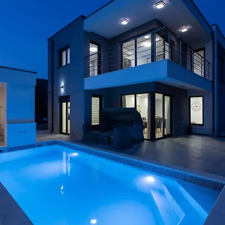 Luxury Marion Vila *