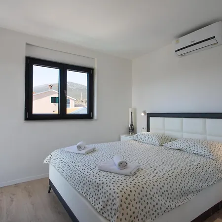 Villa Luxury Marion Kastel Novi
